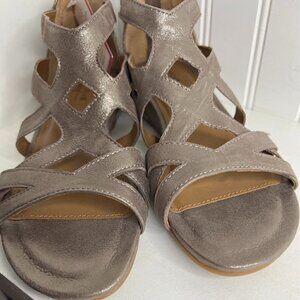 Comfortiva Mayra Metallic Taupe Sandal Size 7.5